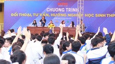 Toàn cảnh chương trình "Đối thoại tư vấn hướng nghiệp về khối ngành Luật - Kinh tế"
