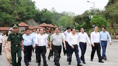 Thủ tướng Phạm Minh Chính thị sát khu vực Cửa khẩu quốc tế Hữu Nghị, tỉnh Lạng Sơn. Ảnh: Dương Giang-TTXVN