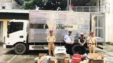 Tạm giữ hàng nghìn sản phẩm thực phẩm và mỹ phẩm nhập lậu