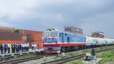 Đoàn tàu LNG đầu tiên xuất phát từ ga Trảng Bom hướng ra miền Bắc