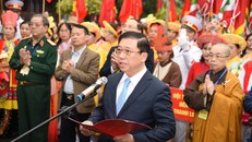 Ông Nguyễn Tuấn Anh đại diện đoàn công tác của Viện Phát triển văn hóa và chăm sóc SKCĐ phát biểu trong lễ dâng hương báo công quốc Tổ Hùng Vương