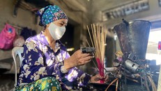 Nghề làm hương tại làng Xà Cầu có lịch sử hàng trăm năm qua.