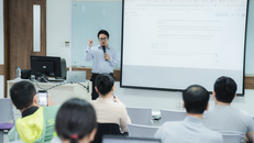 Học viên Thạc sĩ ngành Ngôn ngữ Anh (MAE) tham gia các workshop thực chiến với chuyên gia đầu ngành