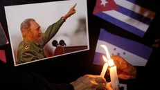 Người dân sẽ có hai ngày để viếng Fidel tại Havana, trước khi tro cốt của ông được an nghỉ tại nghĩa trang ở thành phố Santiago. Ảnh: Reuters