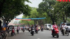 Các phố Hàng Khay - Đinh Tiên Hoàng - Lê Thái Tổ quanh hồ Hoàn Kiếm, cũng là phố đi bộ Hà Nội đang có giá đất dẫn đầu thủ đô. Ảnh: Nguyễn Lê.