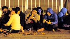 Những bạn trẻ này cho biết họ có mặt từ 21h hôm trước