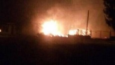 Lửa bốc lên sau vụ nổ tàu.