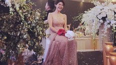 Cô dâu Đông Phương khoe hình thể gợi cảm trong bộ váy cưới màu hồng nude.