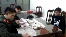 Phạm Thanh Khiêm bị bắt cùng hơn 400 triệu đồng tiền giả. Ảnh: T.N.