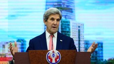 Sự nghiệp của ông Kerry bắt đầu cách đây gần 50 năm khi ông là lính hải quân trong chiến tranh Việt Nam. Ông từ biệt châu Á trên cương vị ngoại trưởng bằng chuyến thăm tới Việt Nam. Ảnh: Tùng Tin. 