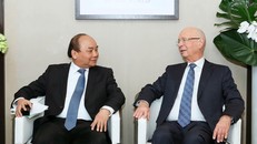 Thủ tướng Nguyễn Xuân Phúc và Chủ tịch WEF - Klaus Schwab. 