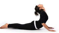  Minh họa tư thế rắn hổ mang. Ảnh: satyaliveyoga.com.au.