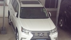 Một trong 2 ôtô do một doanh nghiệp tặng cho Tỉnh ủy và UBND tỉnh Cà Mau.