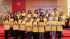 Lớp 11C5, Trường THPT chuyên Phan Bội Châu (Nghệ An) có 31 học sinh thì cả 31 em đều đạt giải cao tại kỳ thi chọn HSG tỉnh năm học 2016-2017 (Phương Anh đứng giữa, hàng đầu tiên).
