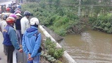  Nơi người dân phát hiện thi thể nam thanh niên. Ảnh: Thành Công.