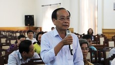 Ông Bạch Chơn Đông thông tin về việc bổ nhiệm công chức ở huyện A Lưới. 