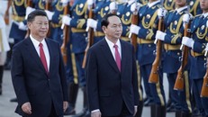 Chủ tịch Trung Quốc Tập Cận Bình đón Chủ tịch Trần Đại Quang tại Bắc Kinh. Ảnh: Reuters