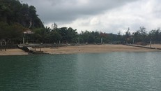 Đảo Bánh Sữa bị chiếm dụng và xây dựng nhiều công trình kiên cố. (Ảnh Hoàng Dương)