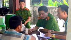 Lực lượng chức năng làm việc.