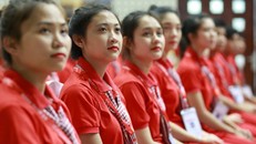 Các tình nguyện viên chuẩn bị hành trình lên Phú Thọ - điểm xuất quân của Hành trình Đỏ 2017 khu vực phía Bắc . Ảnh: HQ.