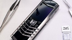 Toàn bộ các nhà máy sản xuất Vertu tại Anh sẽ phải đóng cửa. Ảnh: BBC