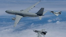 Một chiếc máy bay chở dầu Voyager của Anh.