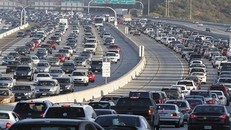  Khí thải từ phương tiện giao thông được cho là có liên quan tới các bệnh tim mạch, hô hấp. Ảnh: Imgur.