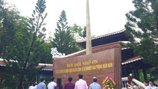 Cán bộ Công đoàn ngành Giáo dục tri ân liệt sỹ