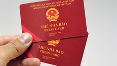 Thẻ Nhà báo do Bộ Thông tin và Truyền thông cấp.