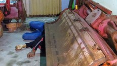 Sơn gục chết trong cửa hàng máy nông nghiệp. Ảnh: Công an cung cấp.