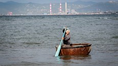  Vùng biển Vĩnh Tân, nơi được cấp phép nhận chìm gần một triệu m3 bùn. Ảnh: Thành Nguyễn.