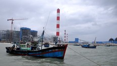 Các nhà máy nhiệt điện bên bờ biển Vĩnh Tân 