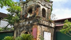 Tam quan sót lại của chùa Diệc.