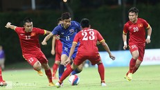 Việt Nam thường có duyên đi tiếp khi chung bảng với Thái Lan. Ảnh: Đức Đồng.