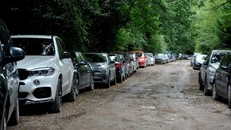 Bãi xe bị mất trộm cả số lượng lớn chìa khóa lẫn ôtô của khách. Ảnh: Men Media.