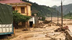 Mưa lũ gây nhiều thiệt hại về người và tài sản của nhân dân vùng núi phía Bắc. Ảnh: Bùi Tuấn.