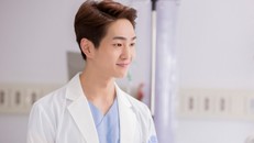 Onew được đánh giá cao khi tham gia Hậu duệ mặt trời.