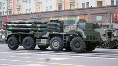 Pháo phản lực BM-30 có biệt danh "Lốc xoáy". Ảnh: Sputnik.