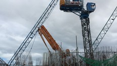 Cần cẩu của Coteccons bị gãy tại công trường