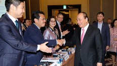 Thủ tướng Nguyễn Xuân Phúc dự Diễn đàn Doanh nghiệp Việt Nam 2017. Ảnh: VGP/Quang Hiếu