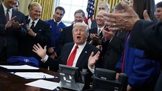 Tổng thống Trump thúc đẩy Mỹ phát triển nghiên cứu không gian vũ trụ