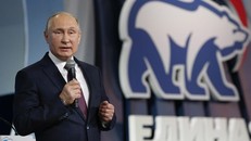 Tổng thống Nga Vladimir Putin phát biểu tại đại hội của đảng Nước Nga Thống nhất hôm 23/12. Ảnh: AP.