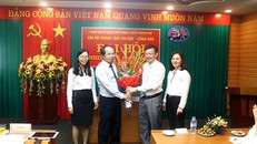 Ông Nguyễn Ngọc Kỳ (người thứ hai từ bên phải sang) được bổ nhiệm Giám đốc Sở Thông tin và Truyền thông Hà Nội