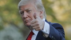 Tổng thống Trump gửi lời chúc mừng năm mới đến cả các đối thủ