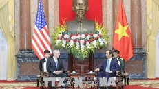 Chủ tịch nước Trần Đại Quang tiếp Bộ trưởng Bộ Quốc phòng Hoa Kỳ. Ảnh: TTXVN