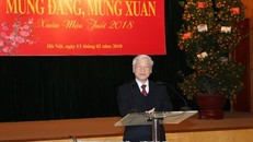 Tổng Bí thư Nguyễn Phú Trọng chúc Tết cán bộ, công chức, viên chức, người lao động Văn phòng Trung ương Đảng. Ảnh: TTXVN