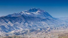 Dãy núi Zagros (Iran) nơi chiếc máy bay ATR 72 gặp nạn. Ảnh: News/TTXVN