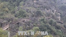 Núi Huyền Vũ vắng vẻ trước yêu cầu chấm dứt hoạt động du lịch.