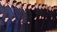 Đoàn đại biểu lãnh đạo, nguyên lãnh đạo Đảng và Nhà nước do đồng chí Nguyễn Văn Bình, Ủy viên Bộ Chính trị, Bí thư Trung ương Đảng, Trưởng Ban Kinh tế Trung ương dẫn đầu viếng nguyên Thủ tướng Phan Văn Khải. Ảnh: VGP/Nhật Bắc