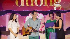 FLC Holiday dành tặng gia đình ca sỹ Mỹ Linh thẻ thành viên 8 năm với mong muốn đem đến cho gia đình nữ ca sỹ những chuyến đi sum vầy trên toàn thế giới